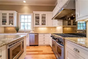 725 W Lake Dr, Naples, FL 34102 - Photo 12