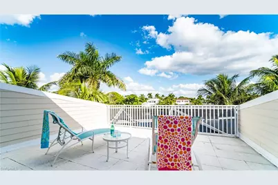 725 W Lake Dr, Naples, FL 34102 - Photo 32