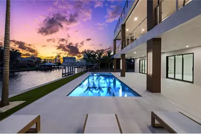 256 Trade Winds Ave, Naples, FL 34108 - Photo 4