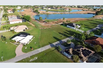 18001 Bluewater Dr, Naples, FL 34114 - Photo 2