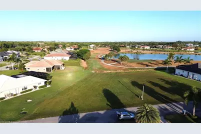 18001 Bluewater Dr, Naples, FL 34114 - Photo 10