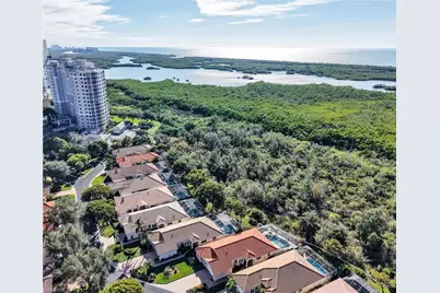 353 Steerforth Ct, Naples, FL 34110 - Photo 4