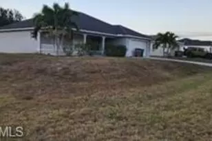 2118 NE 13th Pl, Cape Coral, FL 33909 - Photo 2