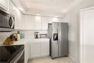 21 Bluebill Ave, Naples, FL 34108 - Photo 14