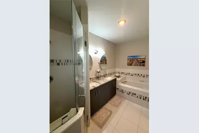 685 Luisa Ln #4, Naples, FL 34104 - Photo 8