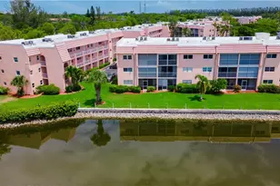 190 Turtle Lake Ct, Naples, FL 34105 - Photo 4