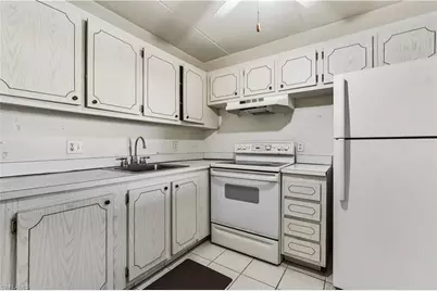 400 Village Green Cir #205, Palm Springs, FL 33461 - Photo 4