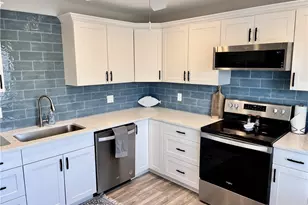 202 Peppermint Ln, Naples, FL 34112 - Photo 4