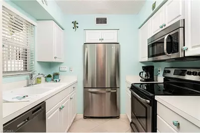 284 4th St S #103, Naples, FL 34102 - Photo 6