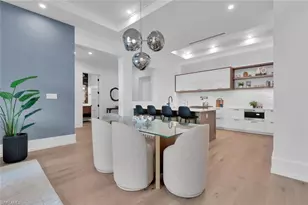 201 8th St S, Naples, FL 34102 - Photo 8