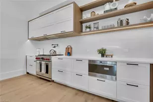 201 8th St S, Naples, FL 34102 - Photo 10