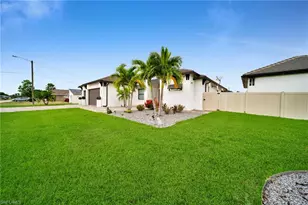 425 SE 15th St, Cape Coral, FL 33990 - Photo 4