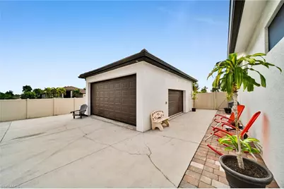 425 SE 15th St, Cape Coral, FL 33990 - Photo 38