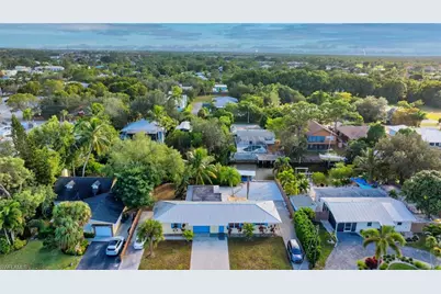 2772 Riverview Dr, Naples, FL 34112 - Photo 4