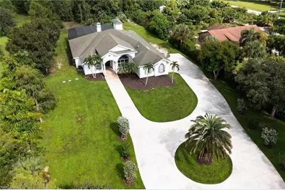 160 Logan Blvd S, Naples, FL 34119 - Photo 2