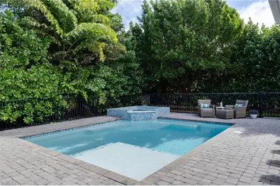 1626 Serrano Cir, Naples, FL 34105 - Photo 2