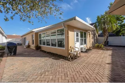 1321 Naples Lake Dr, Naples, FL 34104 - Photo 20