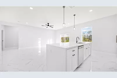 539 Hutton St E, Lehigh Acres, FL 33974 - Photo 8