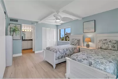 3420 Gulf Shore Blvd N #31, Naples, FL 34103 - Photo 12