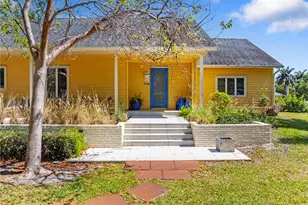 586 Yucca Rd, Naples, FL 34102 - Photo 2