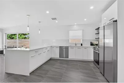 565 110th Ave N, Naples, FL 34108 - Photo 8