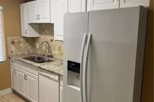 7509 Pitch Pine Cir S, Tampa, FL 33617 - Photo 8