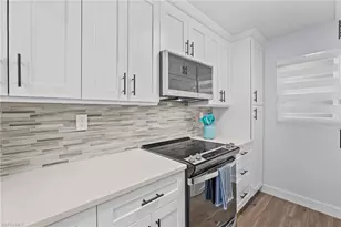 292 Banyan Blvd, Naples, FL 34102 - Photo 10