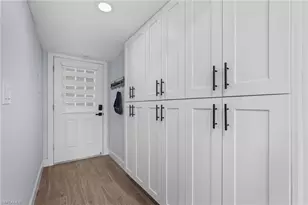 292 Banyan Blvd, Naples, FL 34102 - Photo 4