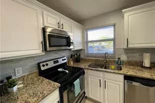 170 Turtle Lake Ct, Naples, FL 34105 - Photo 8