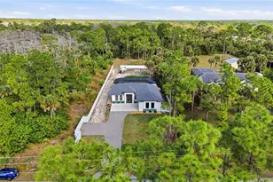 2843 18th Ave NE, Naples, FL 34120 - Photo 4