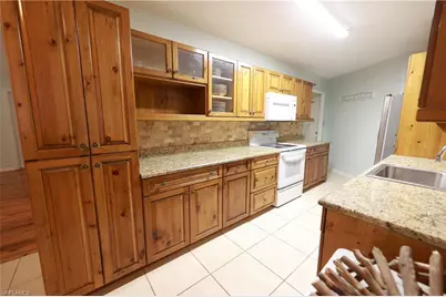 1270 11th St N, Naples, FL 34102 - Photo 4