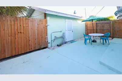 1270 11th St N, Naples, FL 34102 - Photo 22