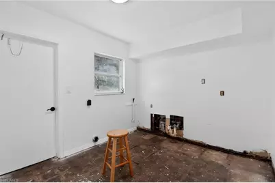 1196 Pine Lake Dr, Cape Coral, FL 33909 - Photo 8