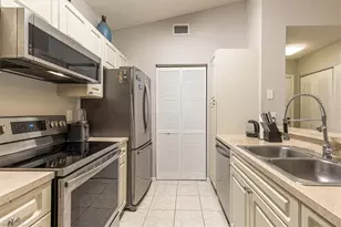 2202 Arbour Walk Cir, Naples, FL 34109 - Photo 4