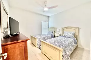 864 Tanbark Dr, Naples, FL 34108 - Photo 14