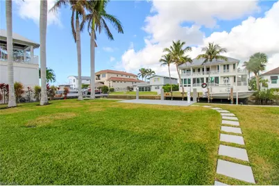 1353 Pelican Ave, Naples, FL 34102 - Photo 4