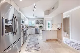 800 River Point Dr, Naples, FL 34102 - Photo 14