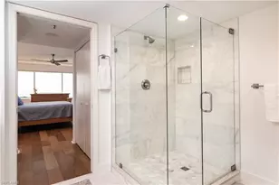 6825 Grenadier Blvd, Naples, FL 34108 - Photo 22