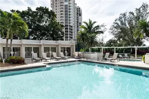 6825 Grenadier Blvd, Naples, FL 34108 - Photo 10