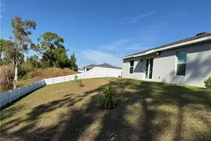 4002 NE 9th Pl, Cape Coral, FL 33909 - Photo 16