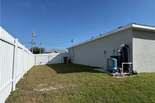 4002 NE 9th Pl, Cape Coral, FL 33909 - Photo 14