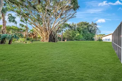 307 Country Club Dr, Naples, FL 34110 - Photo 4