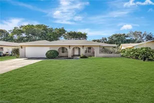 307 Country Club Dr, Naples, FL 34110 - Photo 6