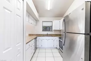 814 SW 10th Pl, Cape Coral, FL 33991 - Photo 4