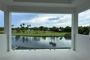 809 Wedge Dr, Naples, FL 34103 - Photo 2