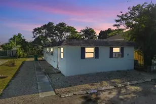 2495 Bayside St, Naples, FL 34112 - Photo 2