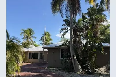 2195 Sheepshead Dr, Naples, FL 34102 - Photo 4