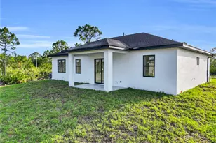 538 Lone Star Ln, Lehigh Acres, FL 33974 - Photo 4