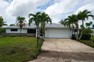 2153 Channel Way W, North Fort Myers, FL 33917 - Photo 4