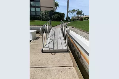 801 River Point Dr, Naples, FL 34102 - Photo 8